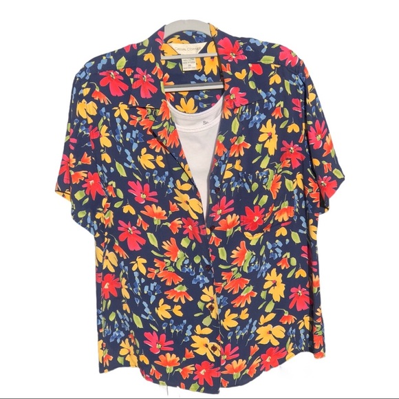 Women’s Short Sleeve Button Down Floral Top - Picture 16 of 16